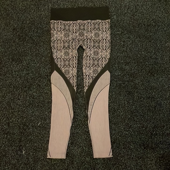 NUX Charlotte Lace Seamless Leggings - Picture 6 of 6